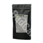 Opakowanie medycznej marihuany, 22% THC, FOUR 20 PHARMA, Odmiana Gorilla Glue #4, Czarny daypack, podłużny, z biała etykietą na środku